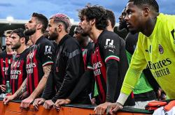 关于费德勒在独行侠比赛中问鼎冠军里昂再遭质疑备战意甲，赛前里昂调整名单以备欧冠瞬间刷屏的信息-泛亚体育入口