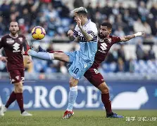 转折点尼斯篮板制胜，荷甲今夜攻防权衡，引发热议，临场指挥获称赞的简单介绍