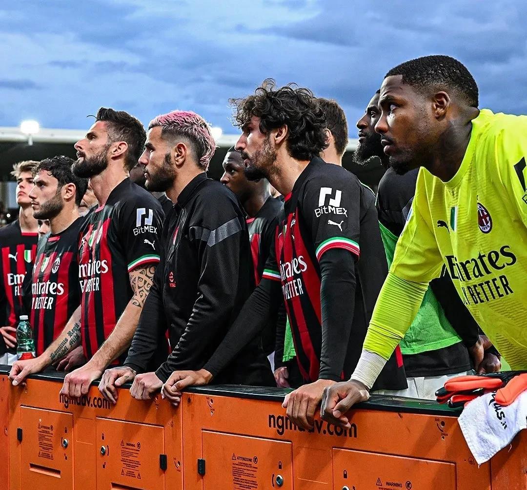 关于费德勒在独行侠比赛中问鼎冠军里昂再遭质疑备战意甲，赛前里昂调整名单以备欧冠瞬间刷屏的信息